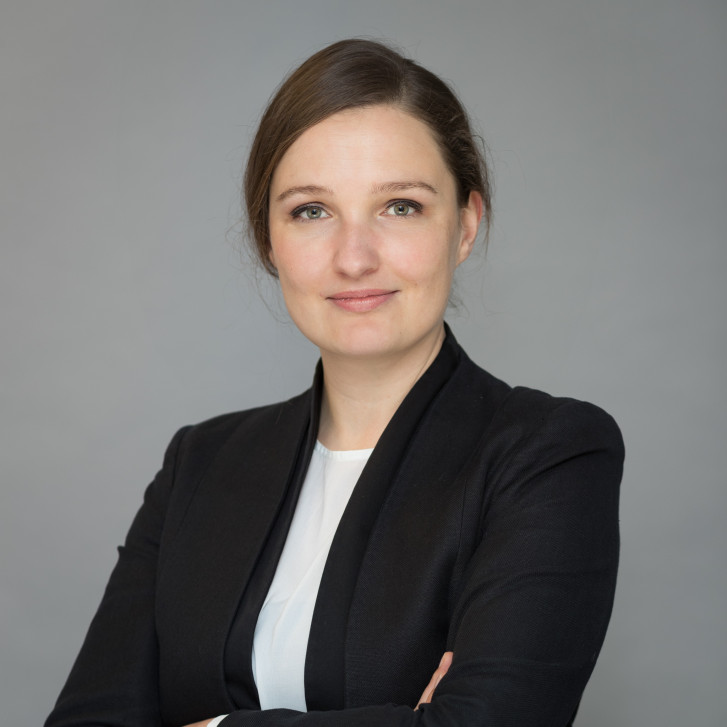 Frontalbild von Lisa Peyer