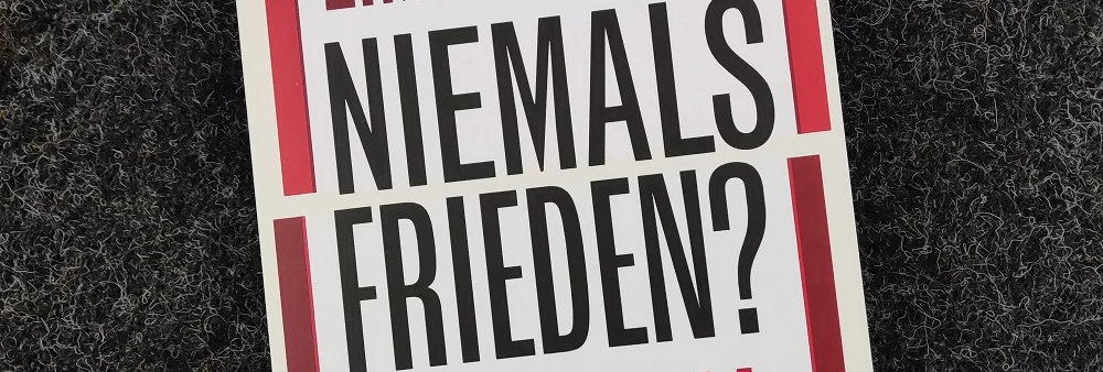 Das Buchcover von "Niemals Frieden - Isreal am Scheideweg" von Moshe Zimmermann  
