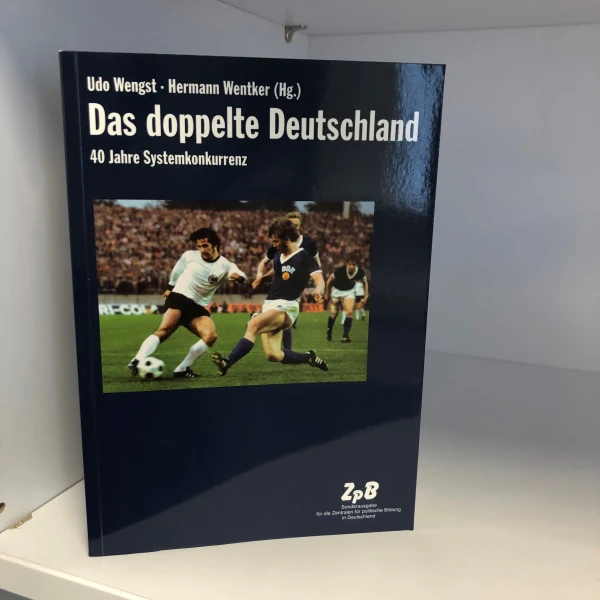 Buchcover von "Das doppelte Deutschland"- 40 Jahre Systemkonkurrenz, von Udo Wengst und Hermann Wentker.  