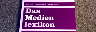 Das Buchcover von "Das Medienlexikon - Begriffe, Zusammenhänge, Institutionen" von Kim Otto, Hans Scheurer und Jochen Vogel.  
