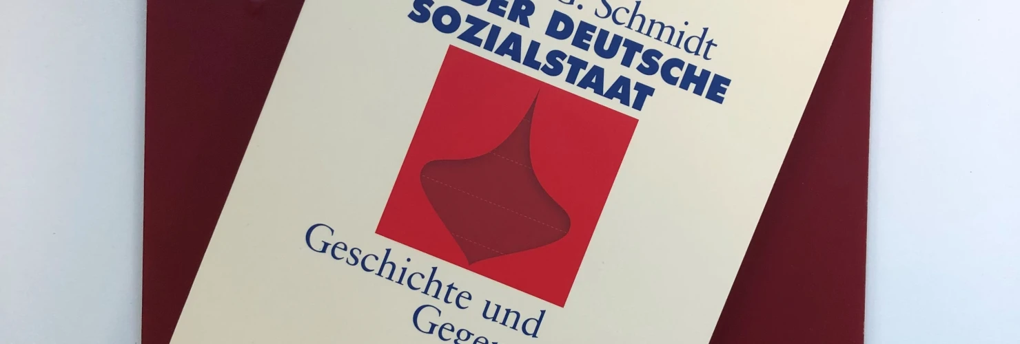 Buchcover von "Der deutsche Sozialstaat"-Geschichte und Gegenwart, von Manfred G. Schmidt.