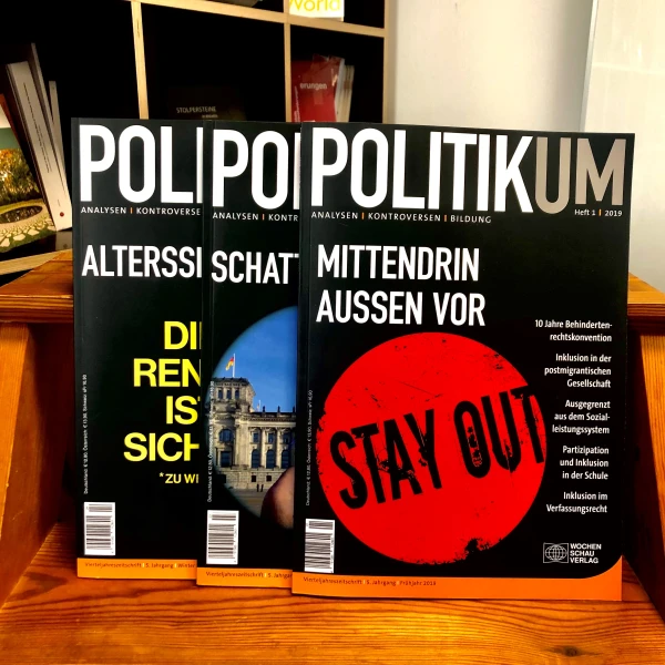 Ein Bild von Zeitschriften "Politikum".  