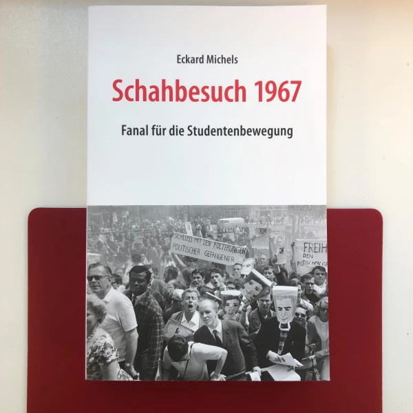 Buchcover von "Schahbesuch 1967"- Fanal für die Studentenbewegung, von Eckard Michels.   
