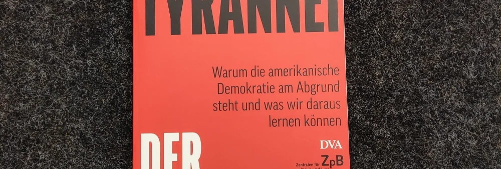 Buchcover von "Die Tyrannei der Minderheit" von Steven Levitsky und Daniel Ziblatt  