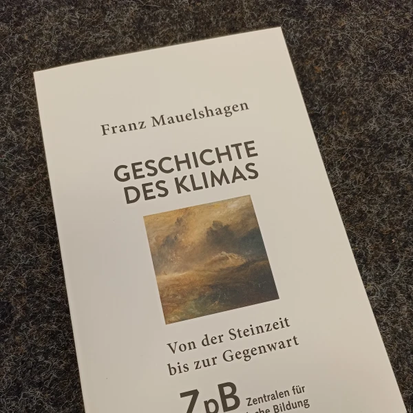 Das Buchcover von "Geschichte des Klimas. Von der Steinzeit bis zur Gegenwart." von Franz Mauelshagen  