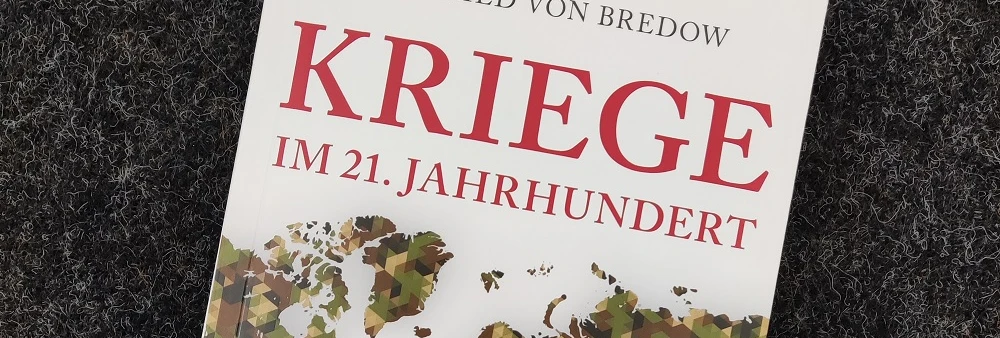 Das Buchcover von "Kriege im 21. Jahrhundert - Wie heute militärische Konflikte geführt werden" von Wilfried von Bredow