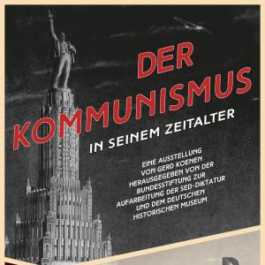 Ein Plakat von der Ausstellung "Der Kommunismus in seinem Zeitalter".