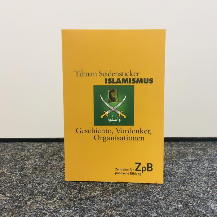 Buchcover von " Islamismus"-Geschichte, Vordenker, Organisationen, von Tilman Seidensticker.