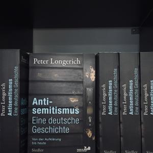 Ein Bild der Büchern " Antisemitismus: Eine deutsche Geschichte. Von der Aufklärung bis heute" von Peter Longerich.